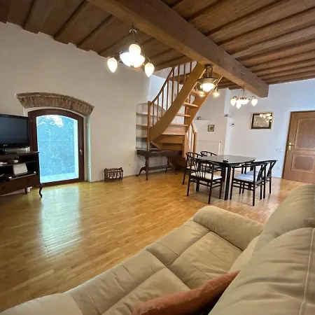 דירה Charming Old Town Loft - Amazing Location *